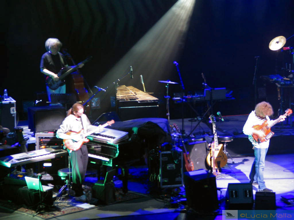 Pat Metheny e Lyle Mays tocam guitarra juntos - The Way Up - Seul 2005