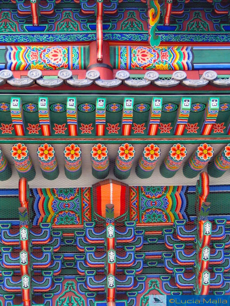 Devore Seul - Detalhe da arquitetura colorida dos templos - Coréia do Sul