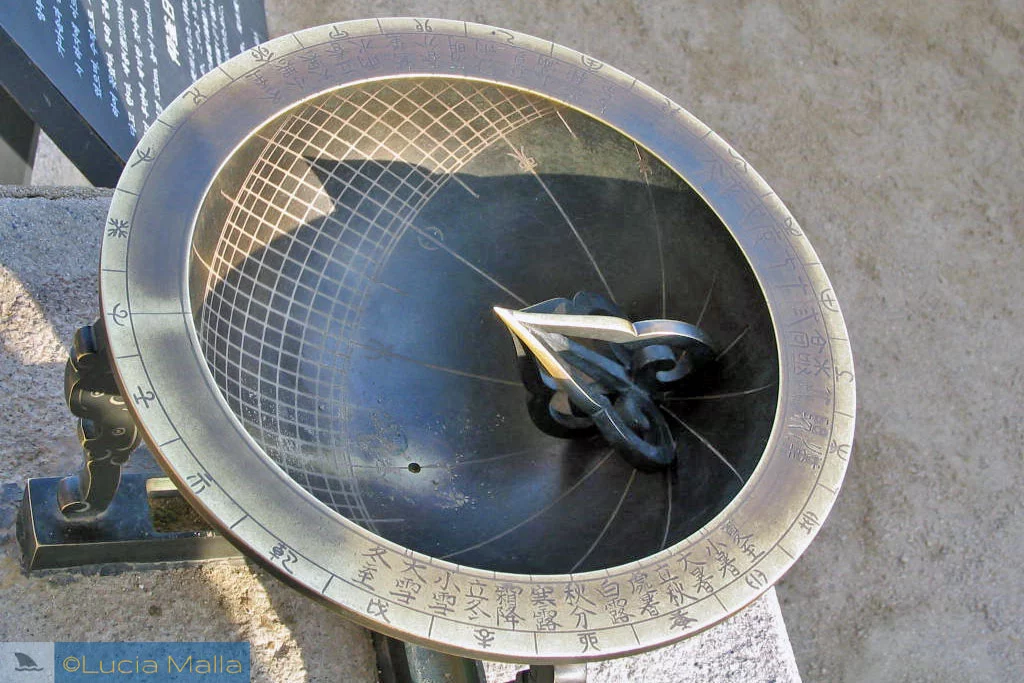 Problemas de fuso e jet lag - relógio de sol em Seul - Coréia do Sul