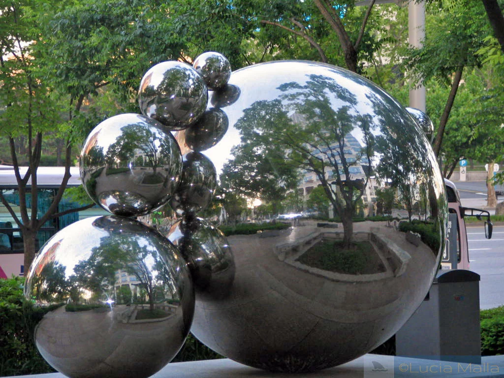 Congresso em Seul - ciência - escultura na rua - Coréia do Sul