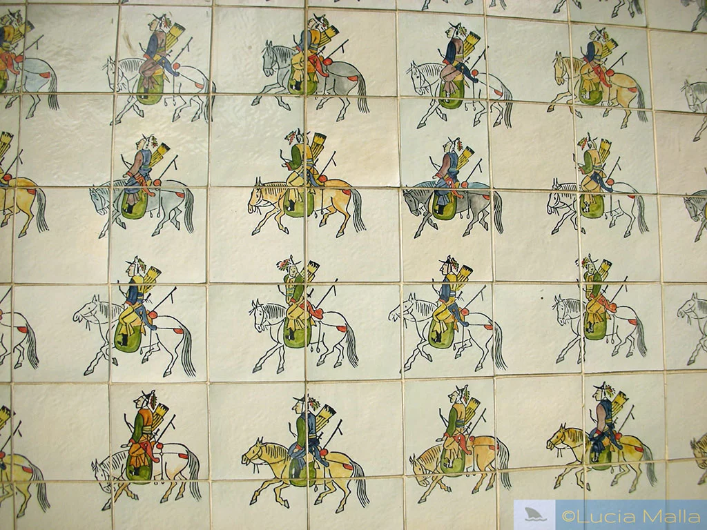 Azulejo com história das dinastias coreanas - Cheonggyecheon - Roteiro em Seul