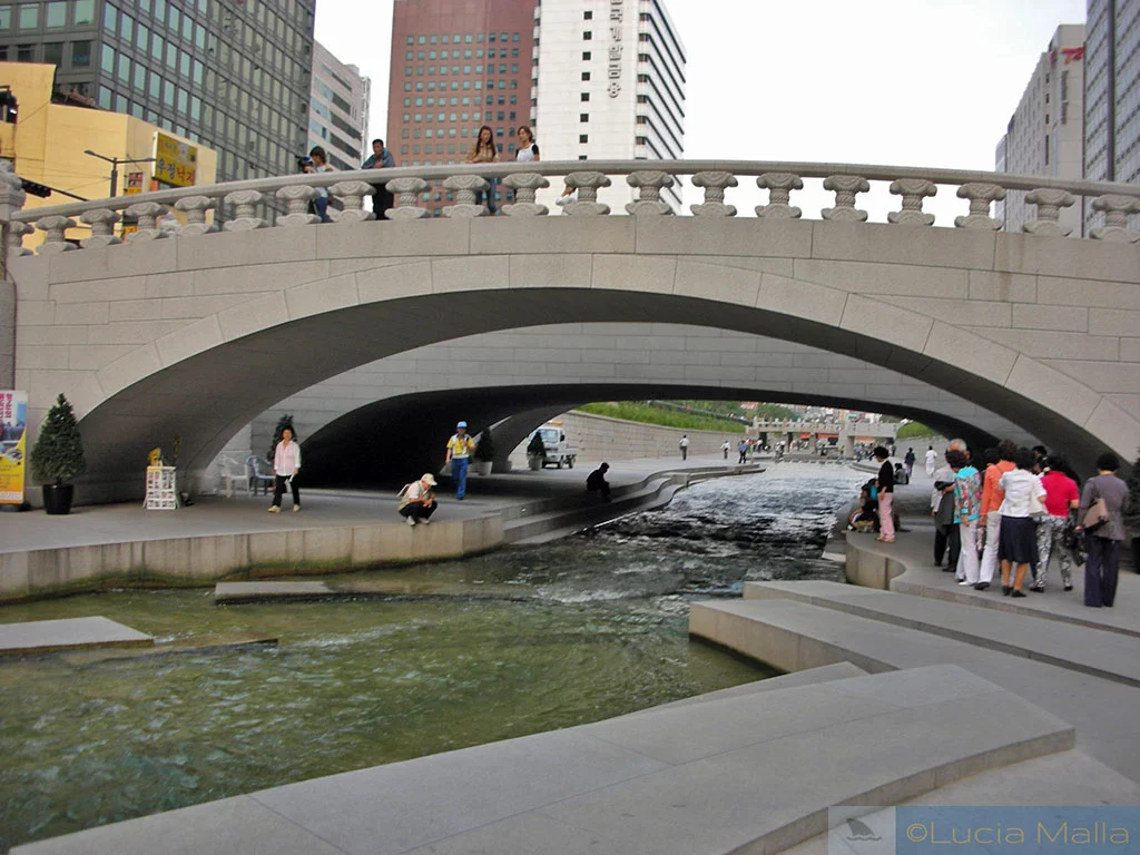 Uma tarde em Seul - Córrego Cheonggyecheon - Coréia do Sul
