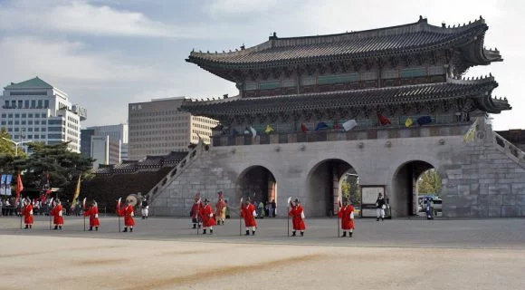 Namdaemun Gate em chamas