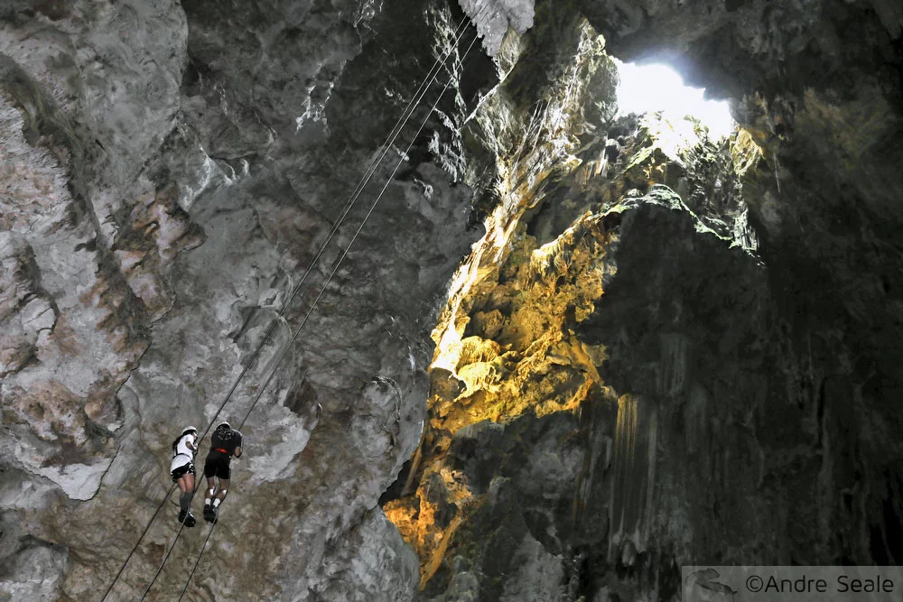 Aventura no Abismo Anhumas - rapel em Bonito MS