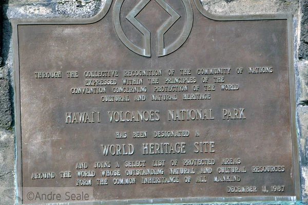 Placa comemorativa do Parque Nacional dos Vulcões do Havaí - Patrimônio da Humanidade