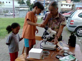 Na carona do ônibus-biblioteca