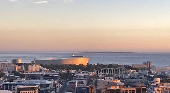 Olhando para a bola eu vejo o sol*
