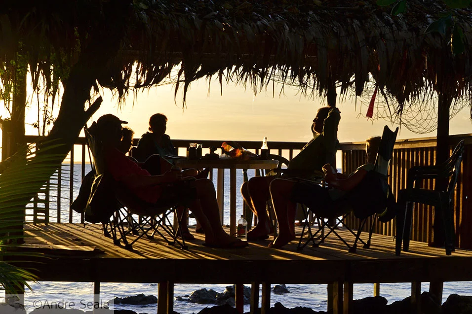 Amigos conversando - Pohnpei