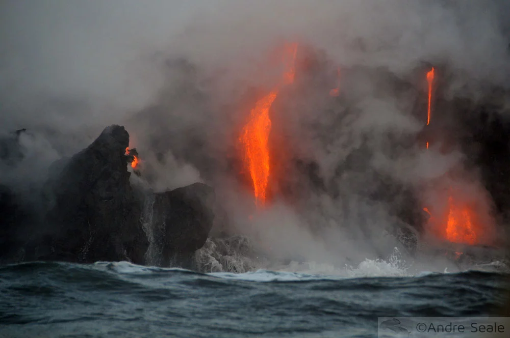 Lava escorrendo no mar - Big Island - Havaí