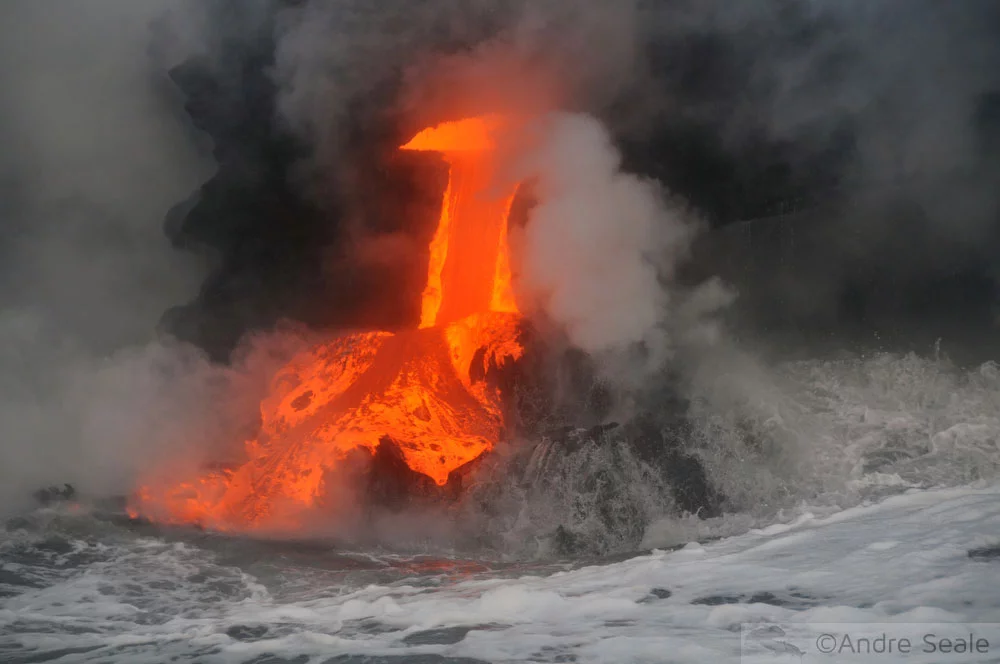 Para ver a lava no Havaí - aventura de barco