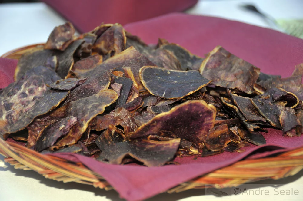 Guia de luau no Havaí - chips de taro