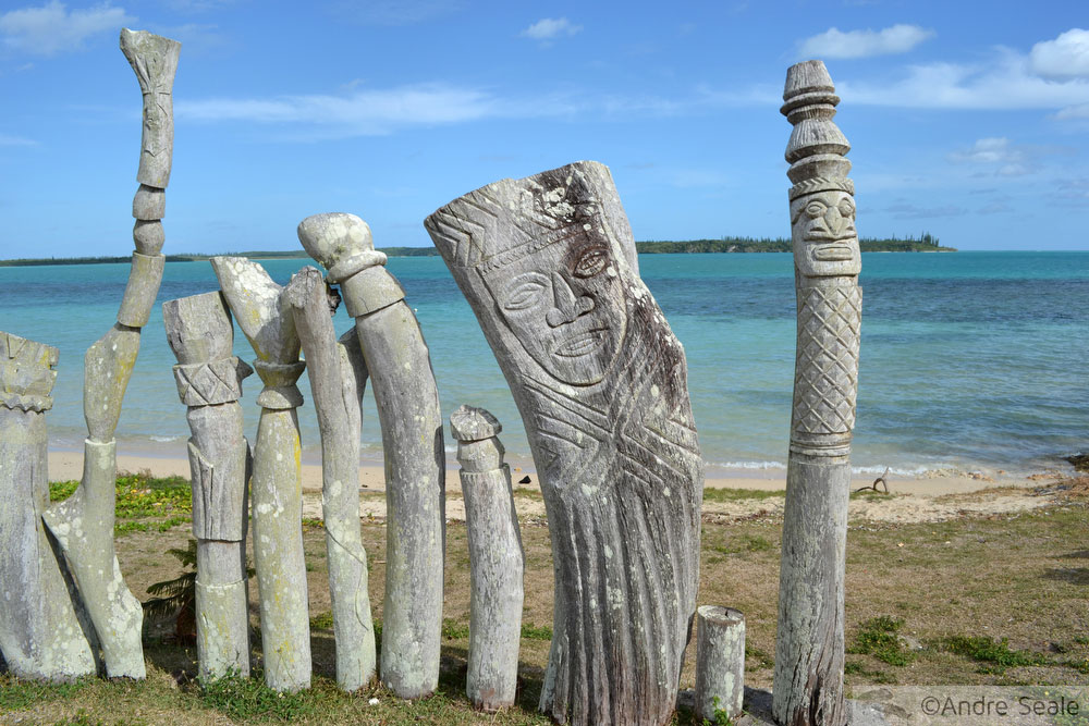 Île des PIns - a ilha mais linda do mundo - totens kunies em Vao