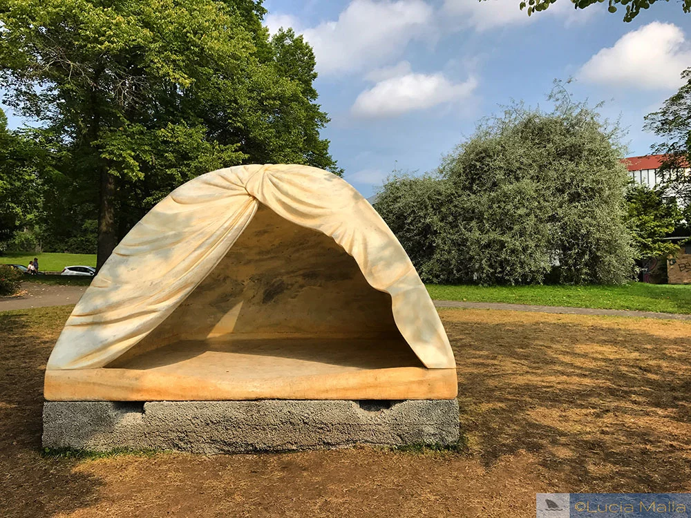 Documenta de Kassel - "Biinjyia'iing Onji (From inside)" - Rebecca Belmore - arte contemporânea