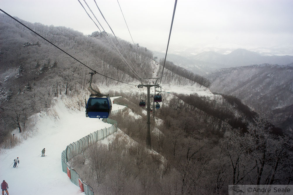 Esquiando no Yongpyong Alpine Center