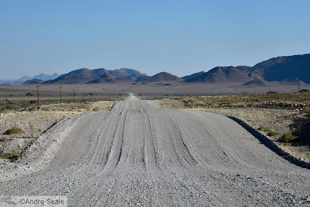 Estrada de cascalho - Roteiro de cinco dias na Namíbia
